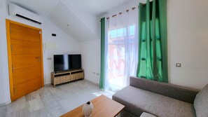 Living area - Sol Suites Apartment with a Balcony (Fuengirola)