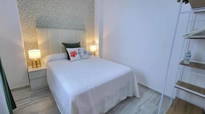 WiFi, bed sheets - Sol Suites Apartments: Superior Apartment (Fuengirola)