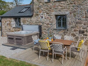 Outdoor dining - 3 Bed in Hayle (oc-78551) (Hayle)