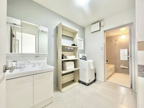 House, 4 Bedrooms (JP - Ozu Unit (3)) | Bathroom - JP Ozu Units By Restavio (Ozu)