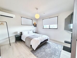 Free WiFi, individually decorated, individually furnished, bed sheets - Modern Japanese House Near Ozu Station By Restavio (Ozu)