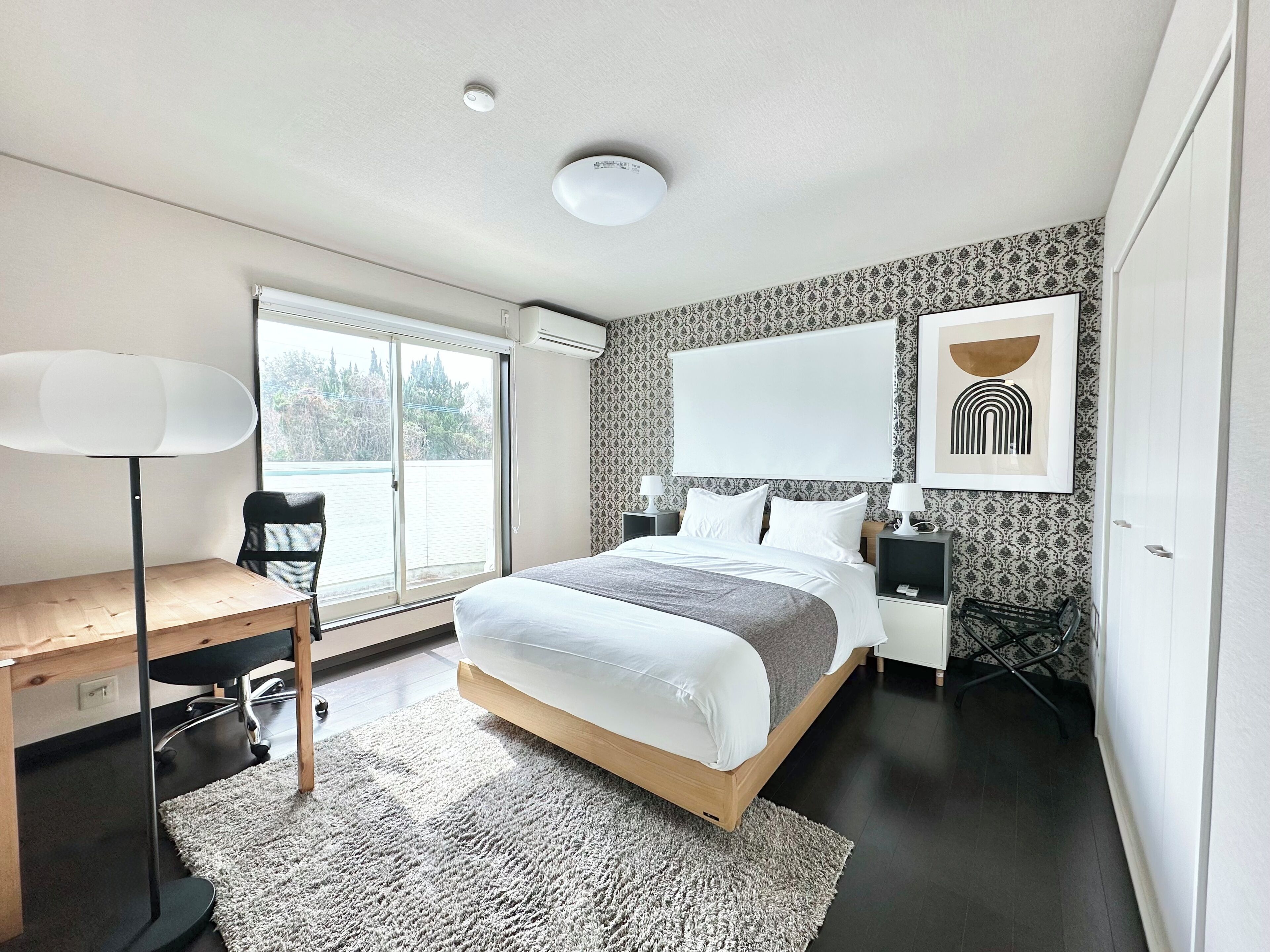 Free WiFi, individually decorated, individually furnished, bed sheets