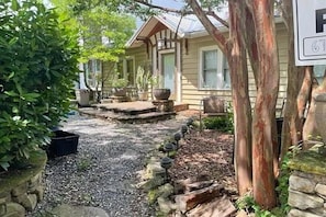 Property grounds - Cozy 1-bedroom apartment in lovely Atlanta near Historic Fourth Ward 
Park (Atlanta)