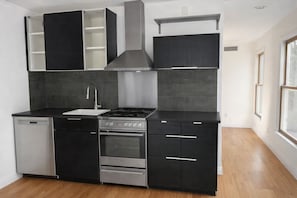 Private kitchen - Cozy 1-bedroom apartment in lovely Atlanta near Historic Fourth Ward 
Park (Atlanta)