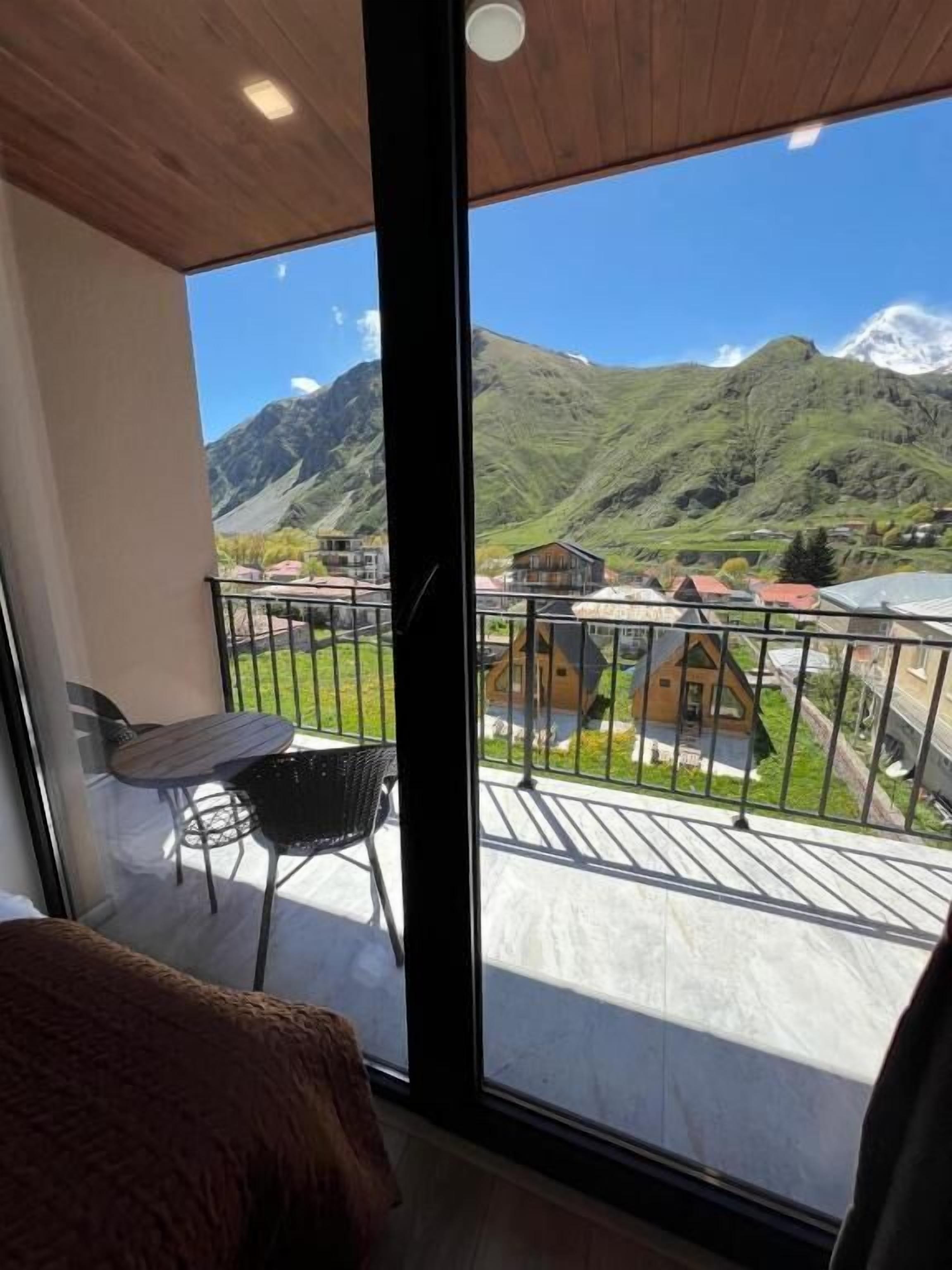 Panoramic Triple Room, Balcony, Mountain View | Interior