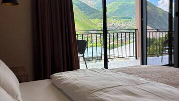 Panoramic Triple Room, Balcony, Mountain View