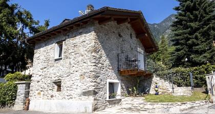 Stunning private villa for 4 people with WIFI, TV, terrace and pets allowed