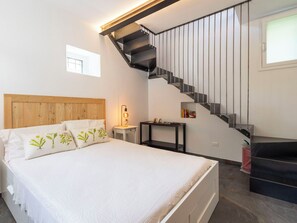 1 bedroom, travel cot, free WiFi