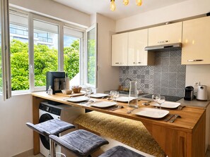 Coffee/tea maker, fridge, microwave, oven