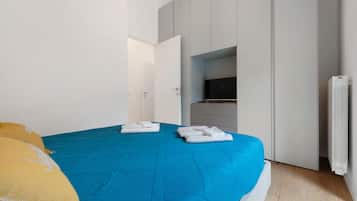 2 bedrooms, bed sheets