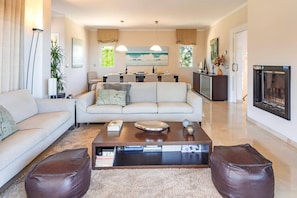 Smart TV - Villa Oliveres by Villa Plus (Javea)