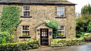 Exterior - 2 Bed in Harrogate (oc-g0017) (Lofthouse)