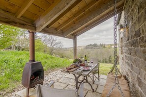 Outdoor dining - 1 Bed in Whitby (oc-g0140) (Goathland)