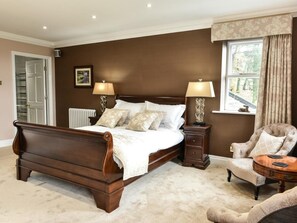 Travel crib, free WiFi, bed sheets - 6 Bed in Otley (oc-g0022) (Norwood)