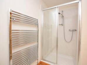 A shower with a glass door, a metal towel rack, and a tiled floor. - 2 Bed in Market Rasen (oc-73853) (East Barkwith)