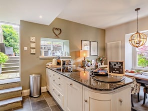Oven, dishwasher, highchair, cookware/dishes/utensils - 2 Bed in Richmond (oc-g0162) (Richmond)