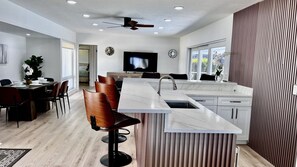 Dining - Waterfront Paradise with boat lift. (Marco Island)