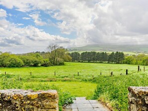 Property grounds - 3 Bed in Bridport (oc-dc087) (Chideock)