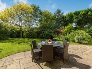 Outdoor dining - 4 Bed in Dorchester (oc-dc133) (Winfrith Newburgh)