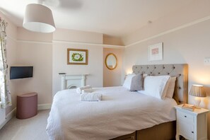 Room - 3 Bed in Bridport (oc-dc160) (Bothenhampton)