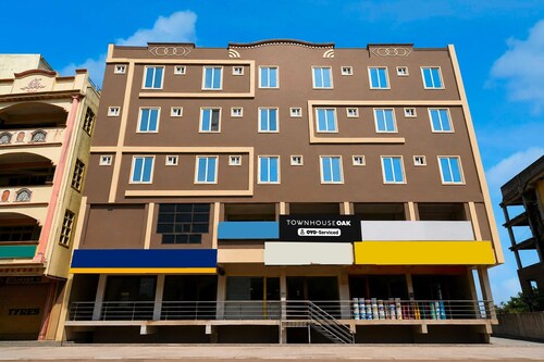 Classic Townhouse Oak Mancherial Railway