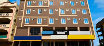 Classic Townhouse Oak Mancherial Railway