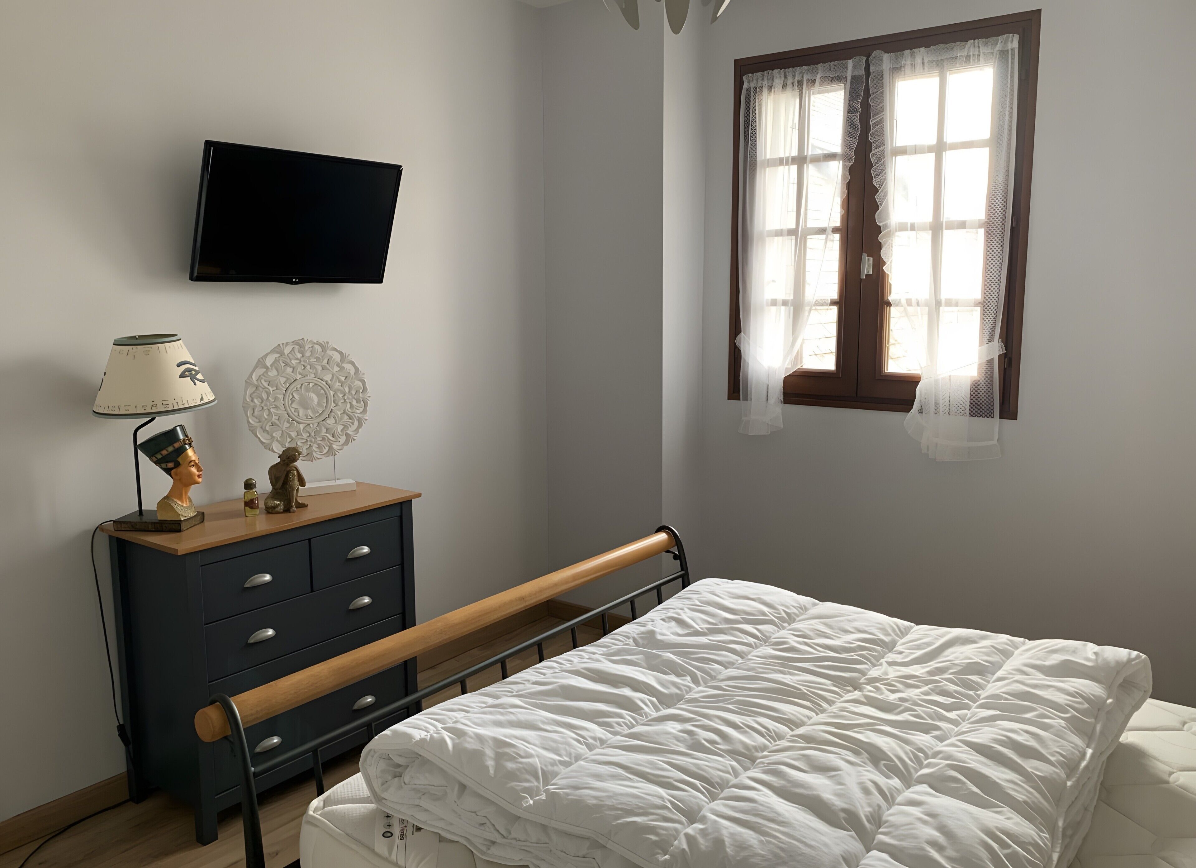 2 chambres, fer et planche à repasser, Wi-Fi, draps fournis