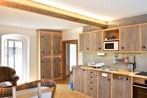 Private kitchen - Apartment "Peter" with Private Terrace and Wi-Fi (Zeulenroda-Triebes)