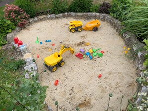 Children’s area - Apartment "Peter" with Private Terrace and Wi-Fi (Zeulenroda-Triebes)