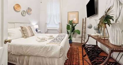 Relaxing Bohemian Villa w Heated Pool 5br 4ba