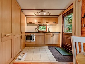 Oven, cookware/dishes/utensils