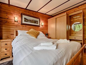 WiFi (free), bed sheets