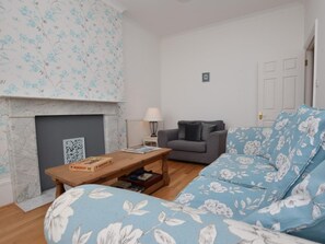 Living area - 2 Bed in Ventnor (oc-75730) (Ventnor)