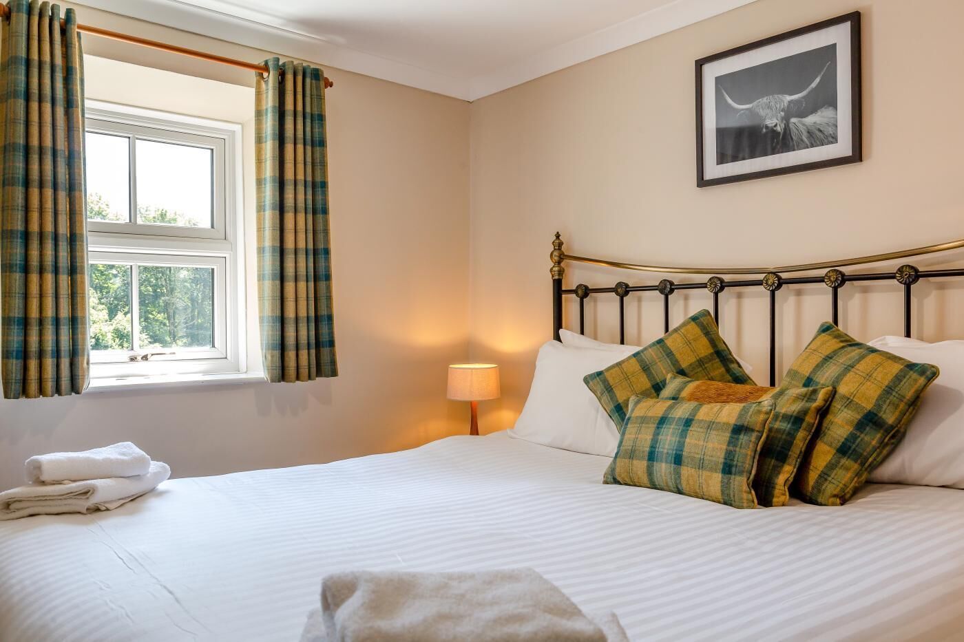 4 bedrooms, WiFi (free), bed sheets