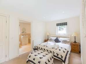 3 Schlafzimmer, Reisekinderbett, kostenloses WLAN, Bettwäsche