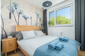 1 bedroom, iron/ironing board, bed sheets - SeaLight Apartment – Cozy Apartment in the Heart of Świnoujście (Swinemünde)