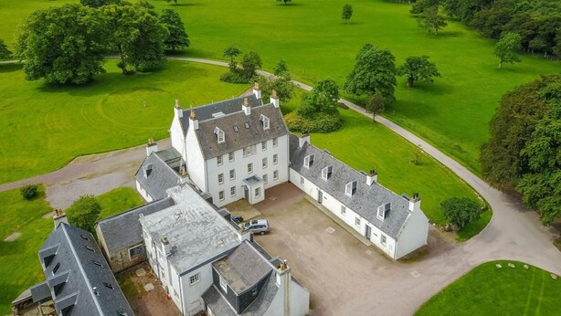 A large estate with a central building surrounded by expansive green lawns and trees. - 2 Bed in Applecross (oc-ca422) (Applecross)