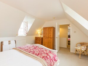 Travel crib, WiFi (free), bed sheets