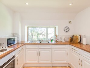 Microwave, oven, cookware/dishes/utensils