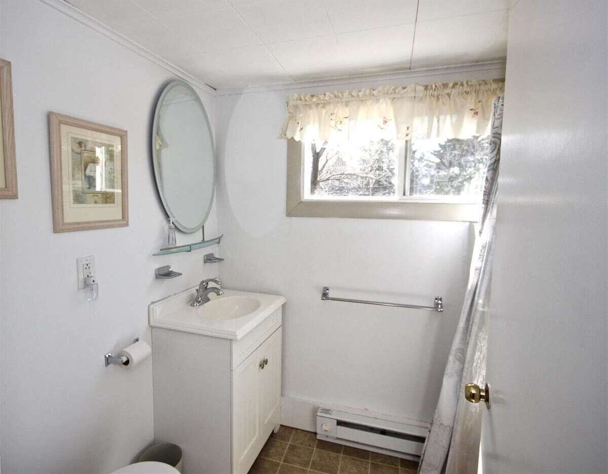 House, Multiple Beds (Lupine Cottage) | Bathroom | Towels