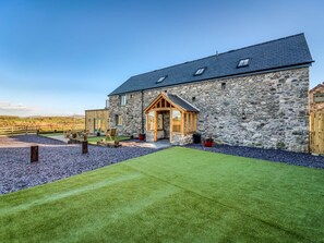 Exterior - 4 Bed in Denbigh (oc-76475) (Llannefydd)