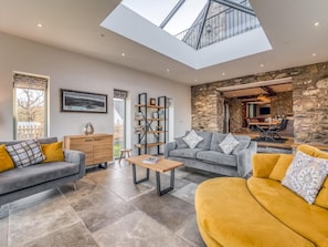 TV, fireplace - 4 Bed in Denbigh (oc-76475) (Llannefydd)
