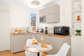 Private kitchen - Charming 1BR Sleeps 4 - Montorgueil (Paris)