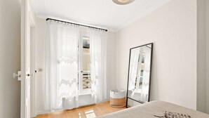 1 bedroom, desk, iron/ironing board, travel cot - Charming 1BR Sleeps 4 - Montorgueil (Paris)