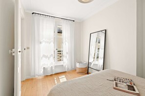 Room - Charming 1BR Sleeps 4 - Montorgueil (Paris)