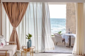 Deluxe Double Room, Balcony, Sea View | Ruang tamu