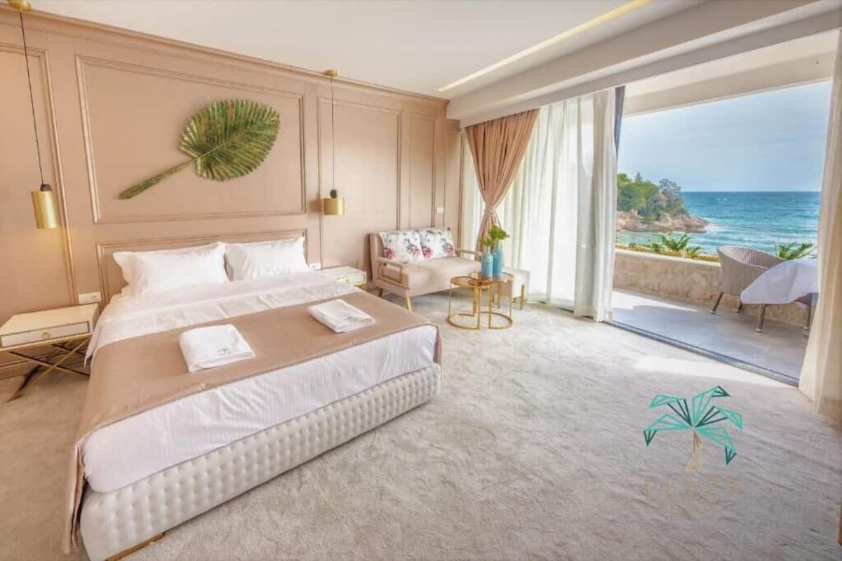 Deluxe Double Room, Balcony, Sea View | WiFi (free), bed sheets