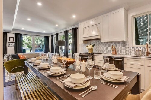 4BR Mid-Century Glam Retreat | Near T