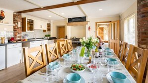 A dining area with a long table set for a meal, surrounded by wooden chairs. - 5 Bed in York (oc-77267) (Green Hammerton)