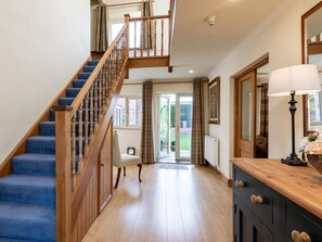 Interior - 5 Bed in York (oc-77267) (Green Hammerton)